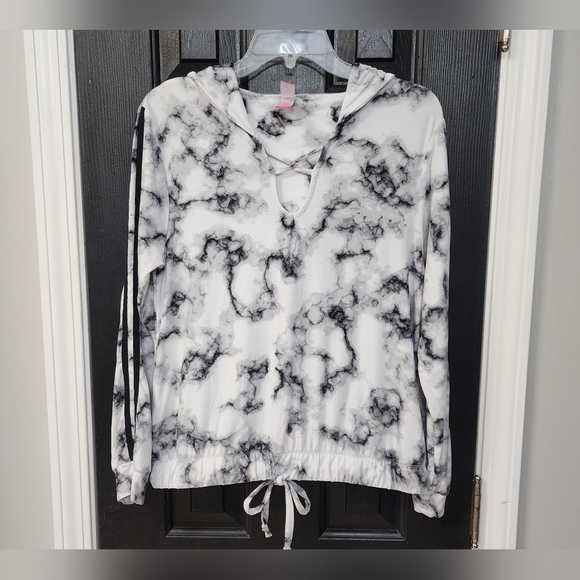 NO BOUNDRIES LIKE NEW TOP SIZE LARGE - Picture 1 of 7